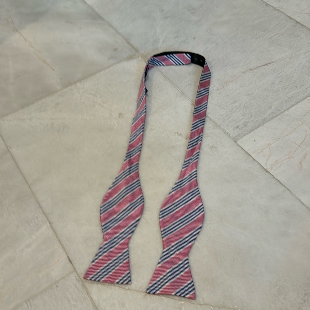 Men’s Jos. A. Bank bow tie
